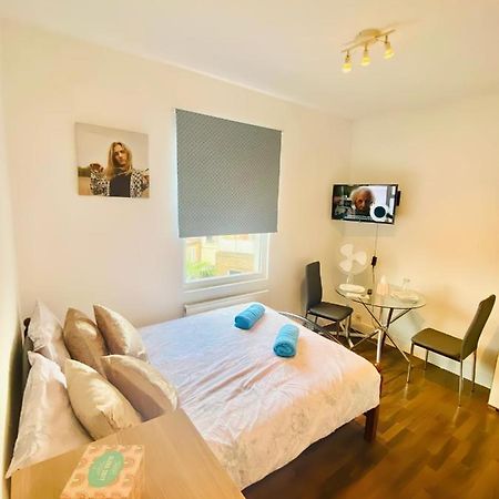 Apartamento One Bed Studio Flat In Central Londres Exterior foto
